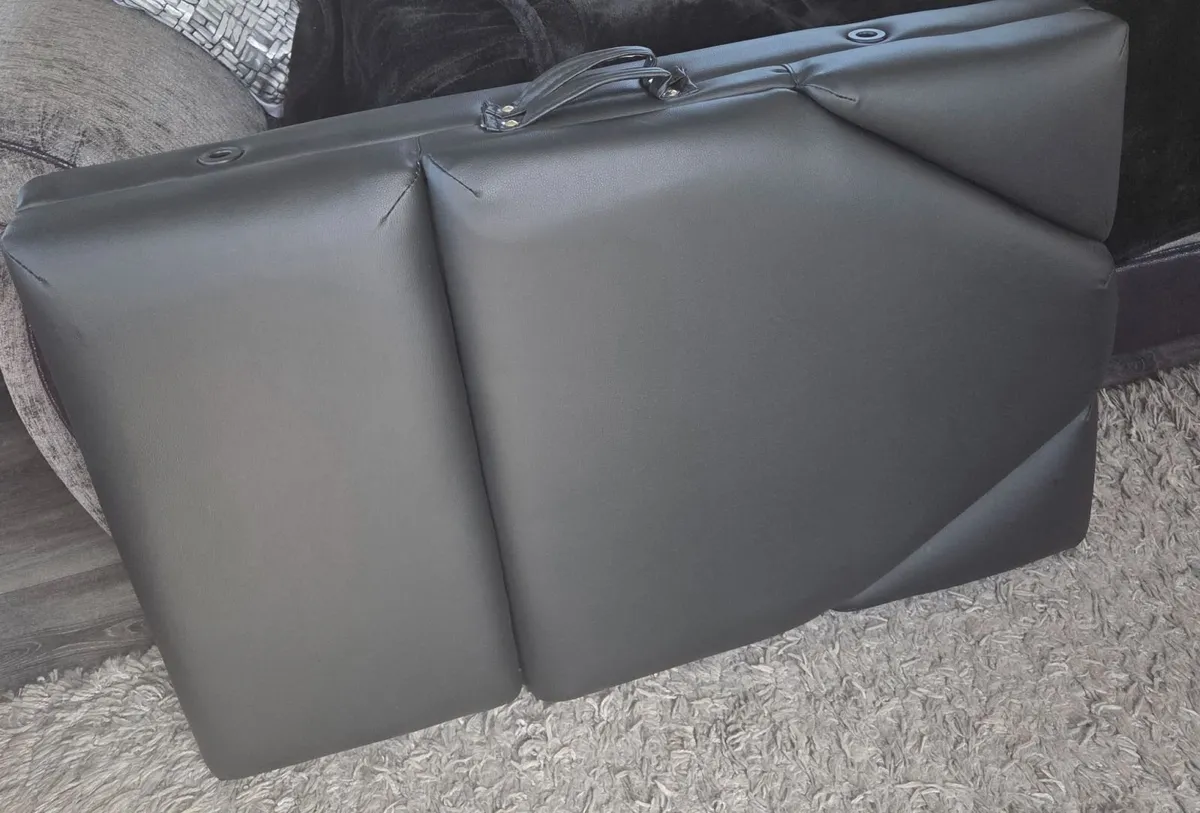 Beauty/Therapy Foldable Bed and Stool - Image 4