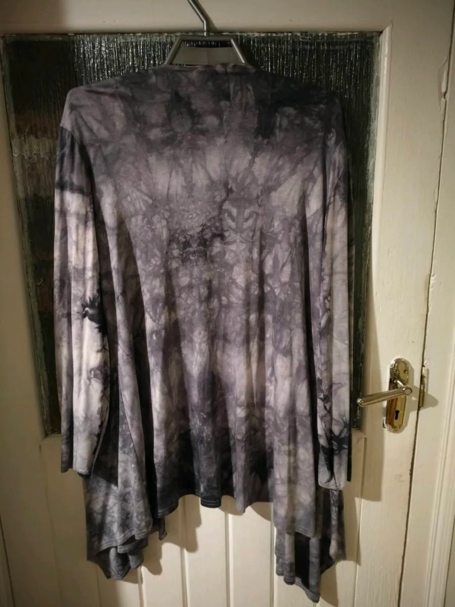 New Jersey, waterfall grey and white tie-dye open- - Image 4