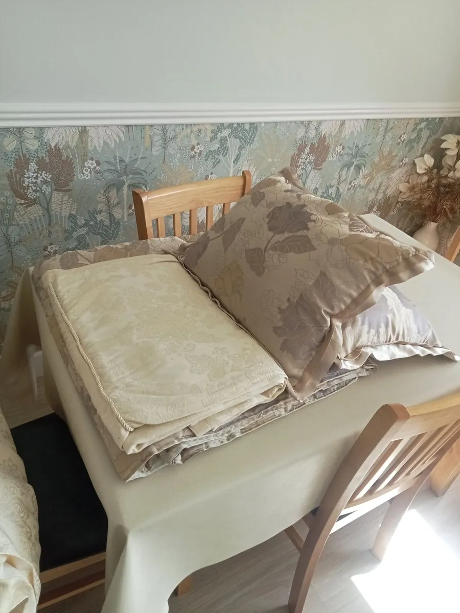 Bedroom  matching  set.