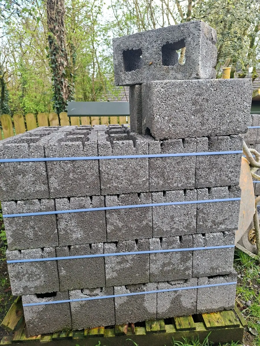 Concrete blocks 9inch cavity ,100 no. - Image 1