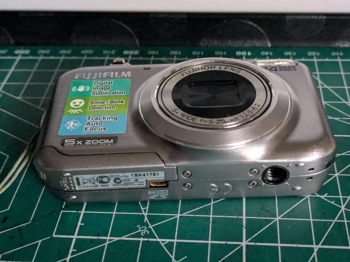 Fujifilm 14MP CCD🌈 compact 📸 - Image 2