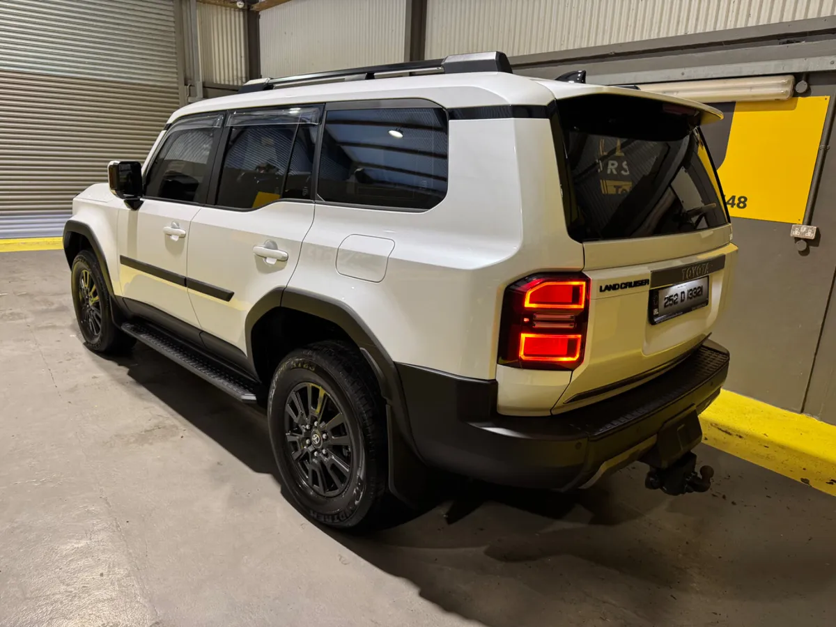 2025 Toyota Land Cruiser 2.8D LWB 204PS/ NO VAT/ - Image 4