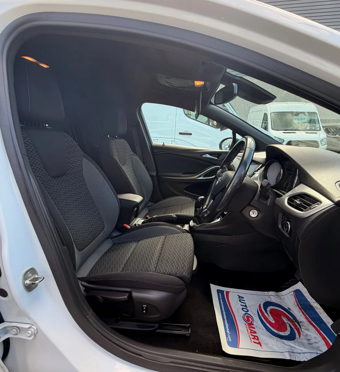 212 Opel Astra Commercial 86,000km - Image 4