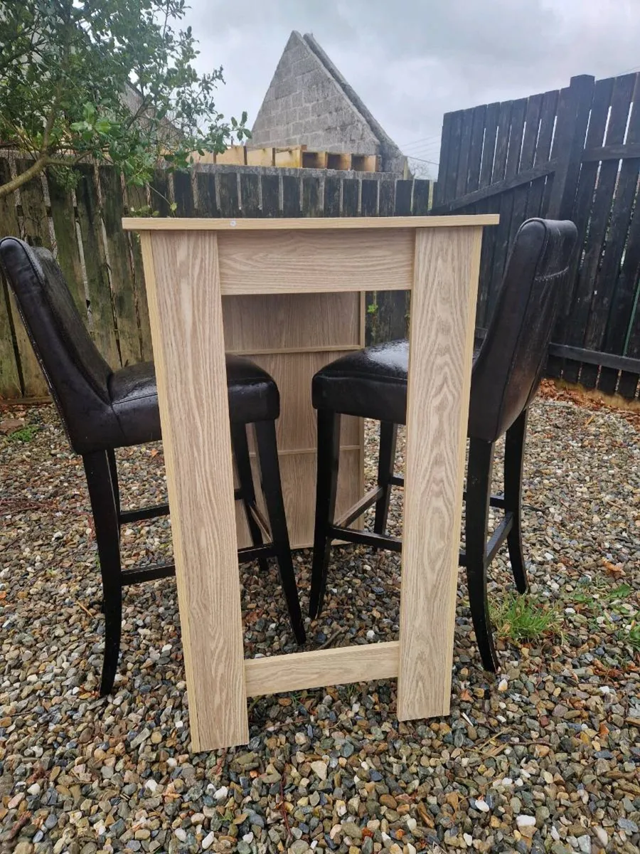 High  bar & stools - Image 1