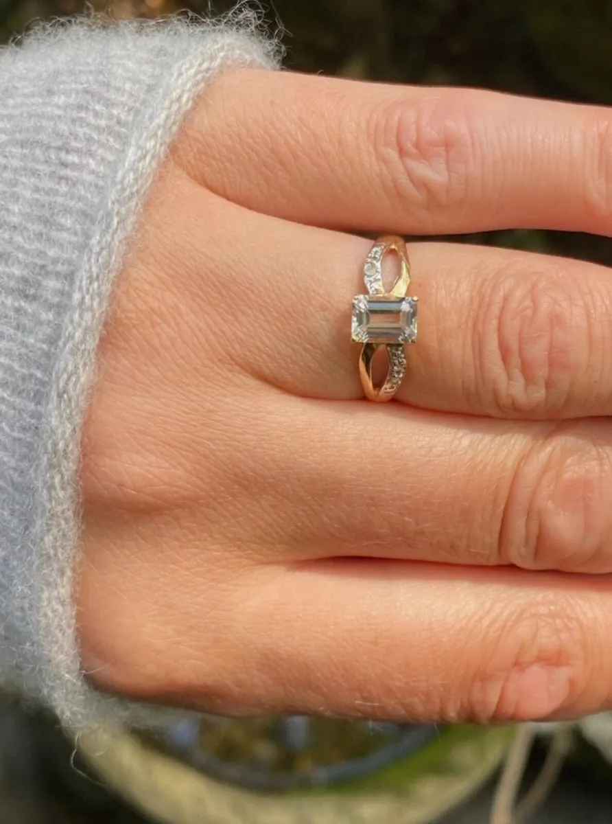 10ct Gold Aquamarine & Diamond Ring - Image 2