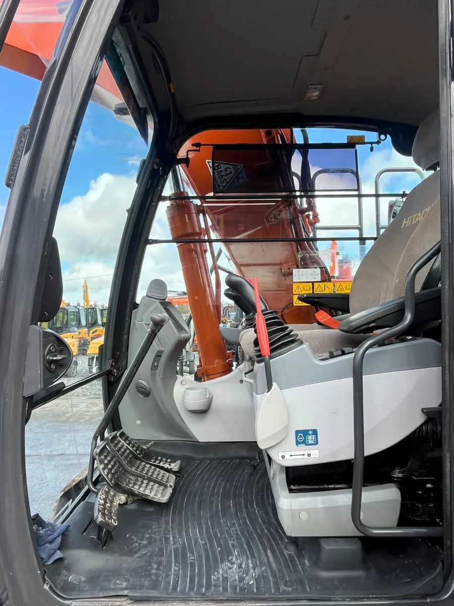 Hitachi Zaxis130 -6 (choice) - Image 4
