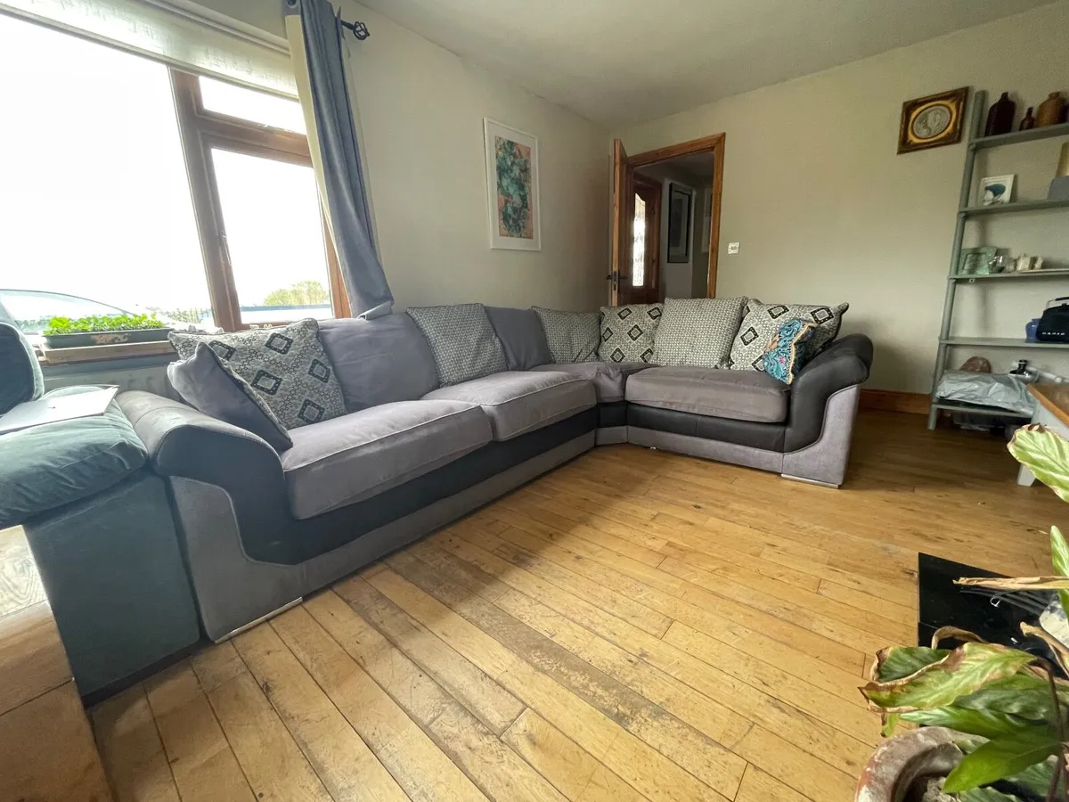 Corner sofa - Image 1