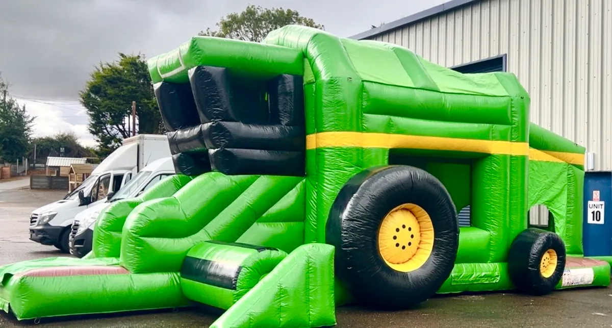 Bouncy castles - Image 4