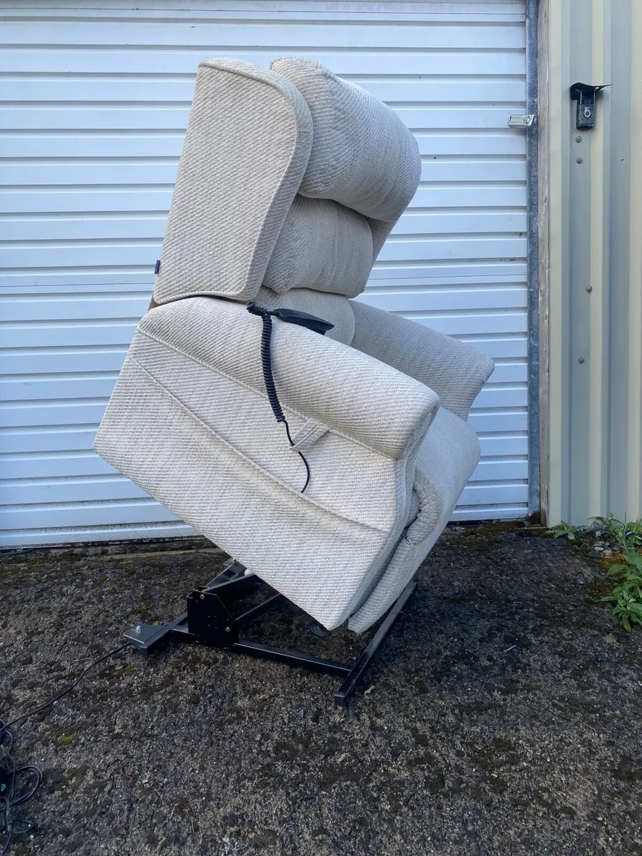 Electric Riser Recliner Mobility Chair - Image 1