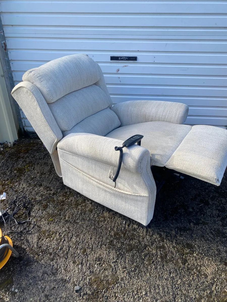 Electric Riser Recliner Mobility Chair - Image 4