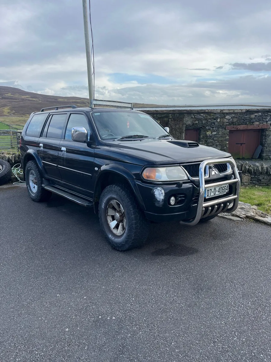 07 Pajero Jeep - Image 1