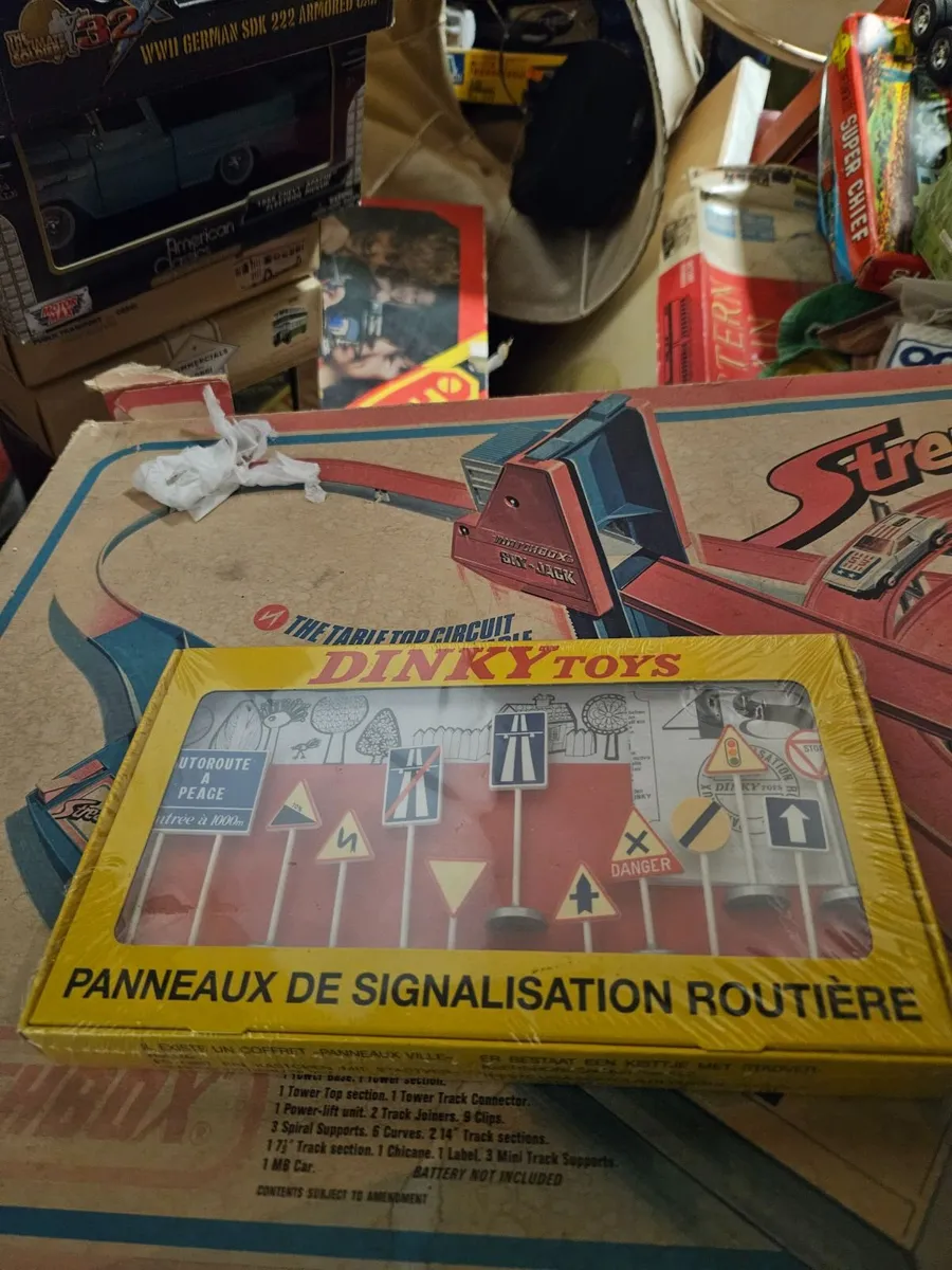 Dinky Atlas Road Signs