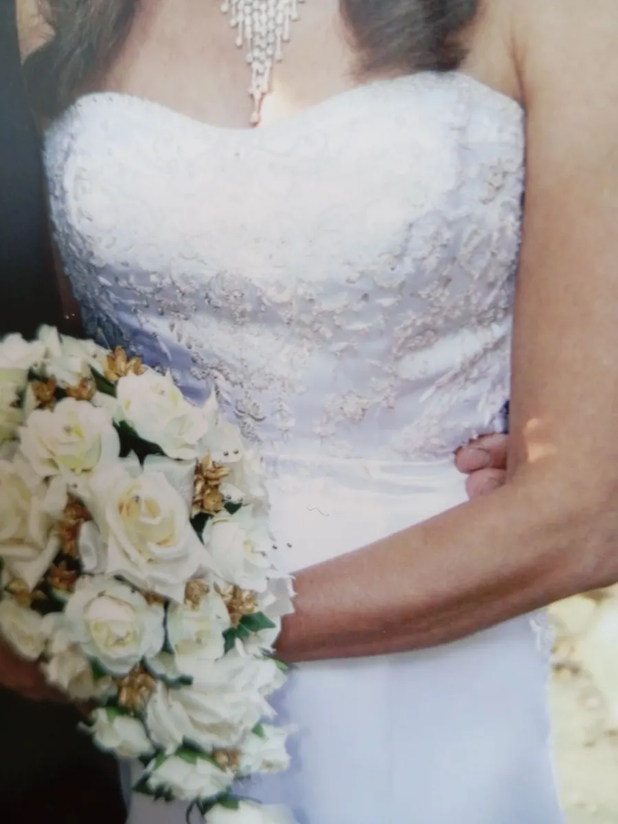 Wedding dress - Image 2
