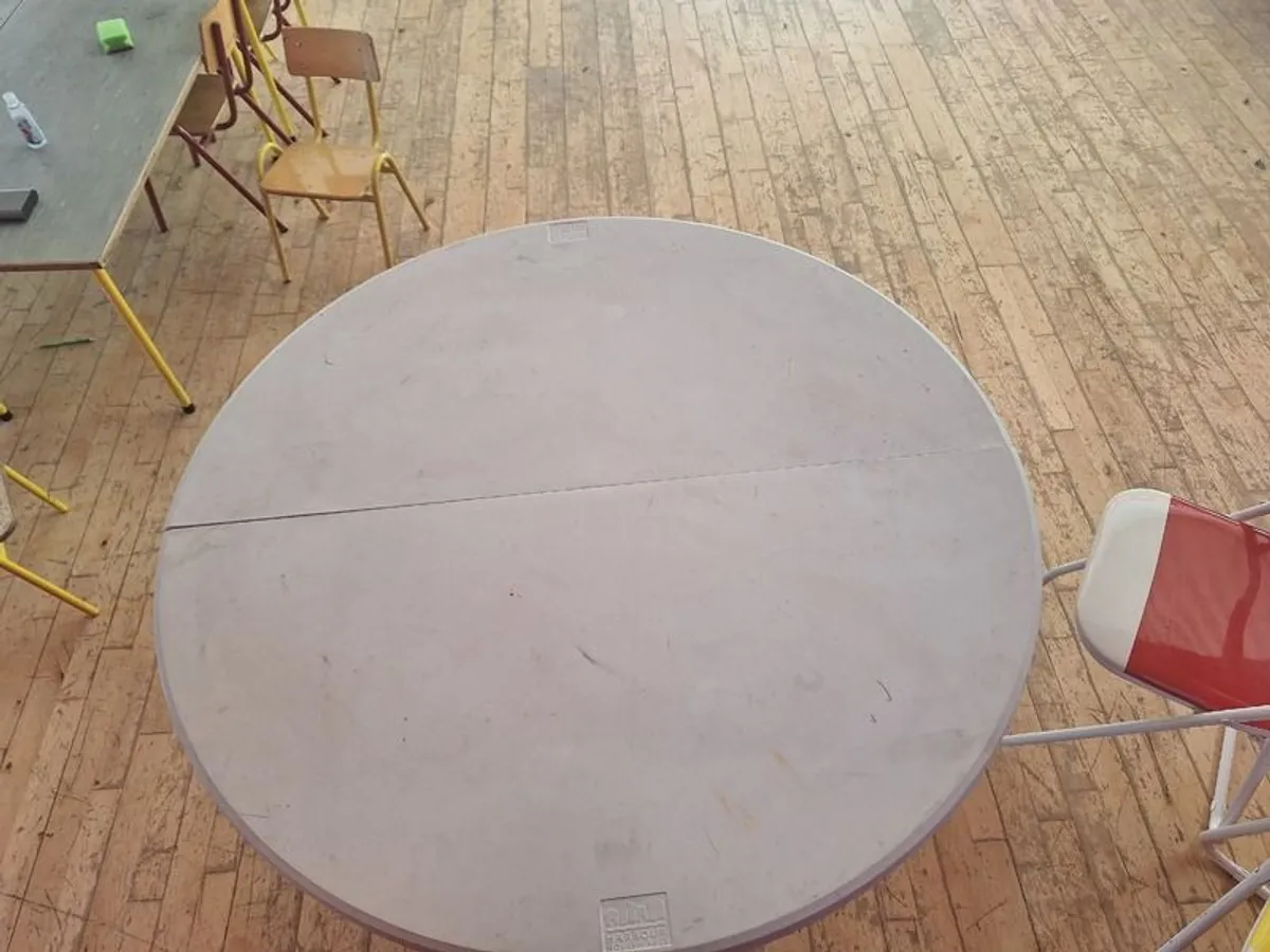 Tables/Chairs - Image 3