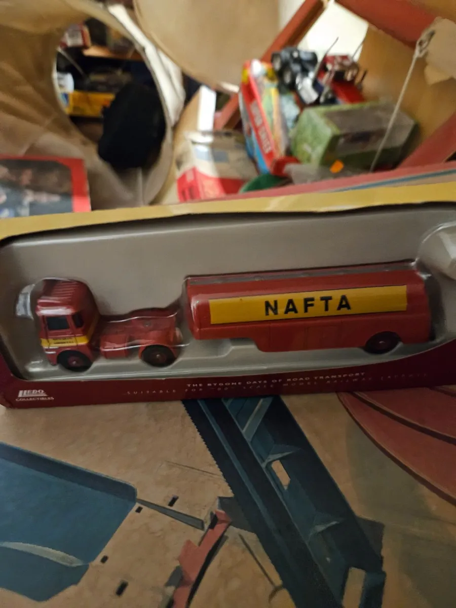 Hornby Corgi OO Gauge Trackside Truck - Image 1