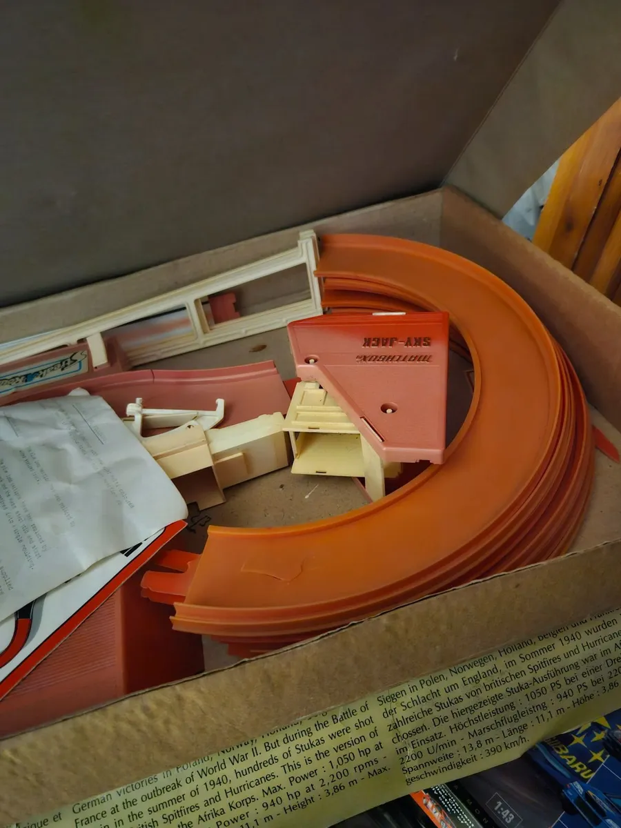 Matchbox Streakaround Race Track - Image 4