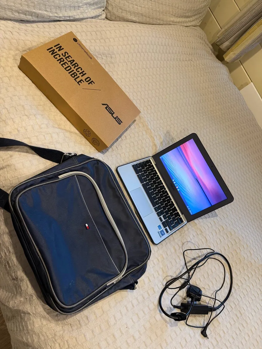 Asus C202S Laptop - Image 1