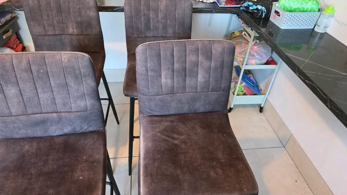 Bar stools x4 free - Image 1