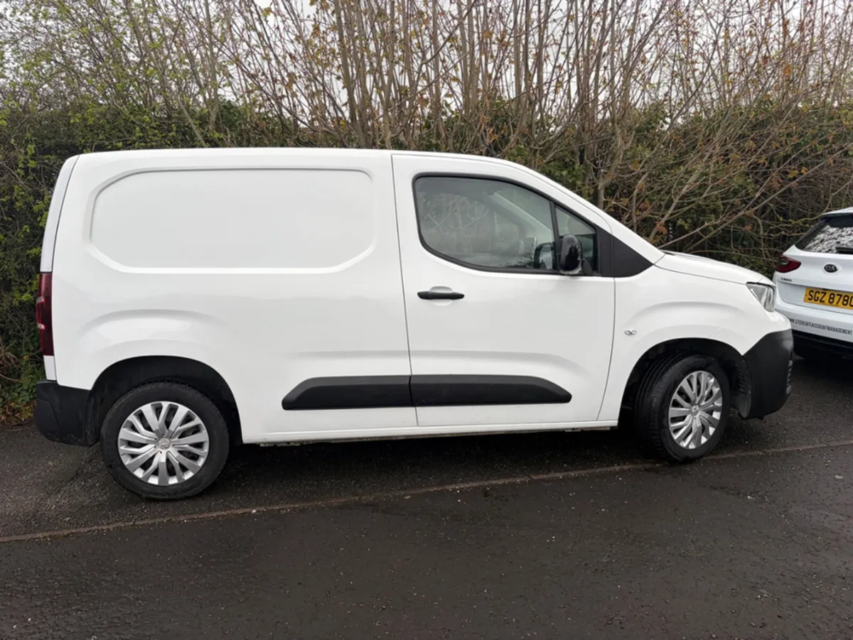 Peugeot Partner PROFESSIONAL PREMIUM BLUEHDI L1 - Image 2