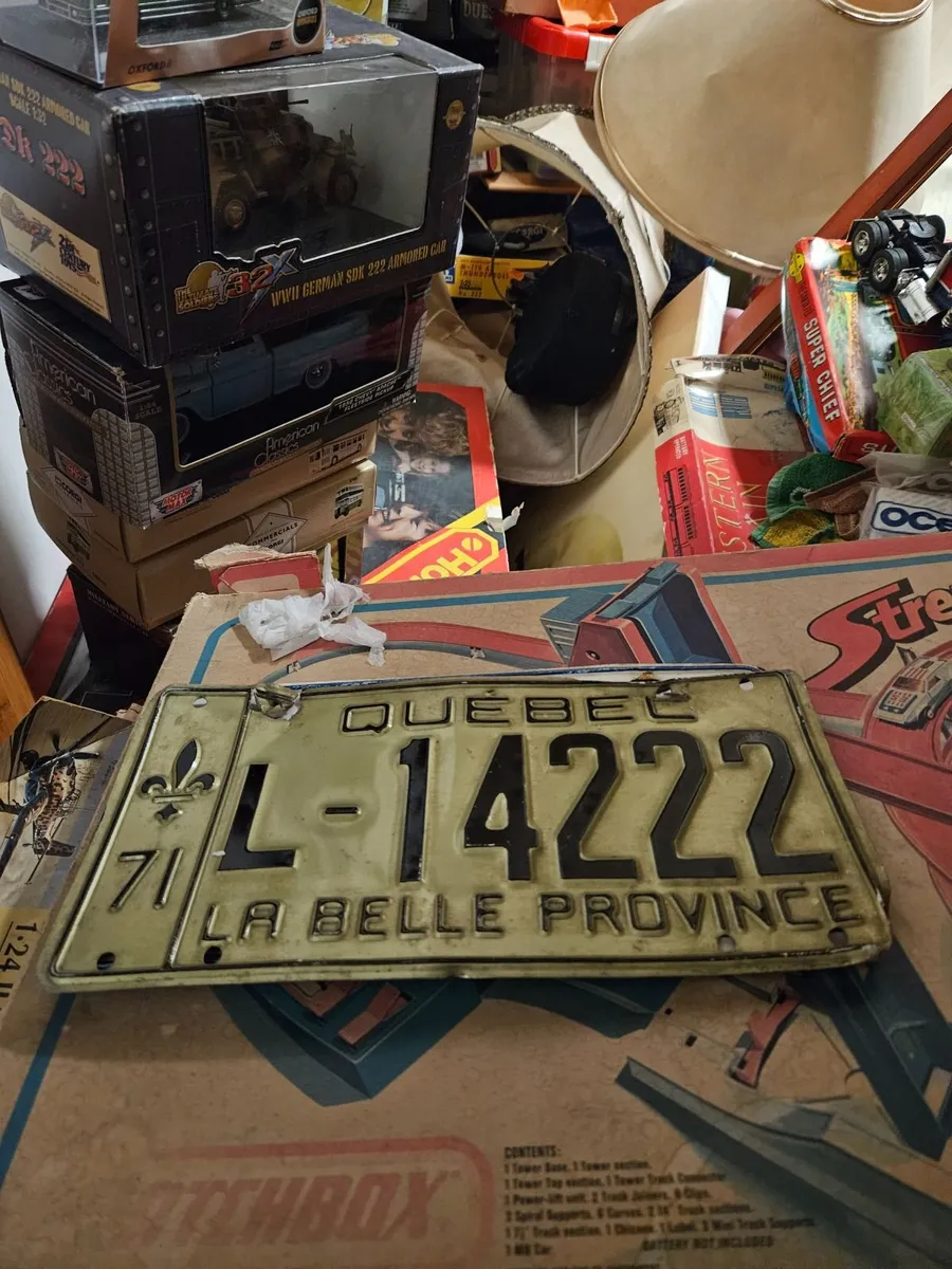 Vintage 1970's Canadian Number Plate