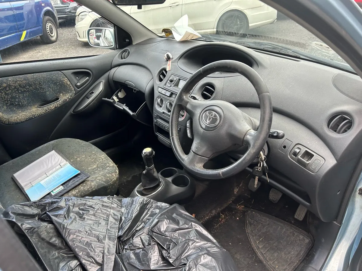 2004 Toyota Yaris - Image 4