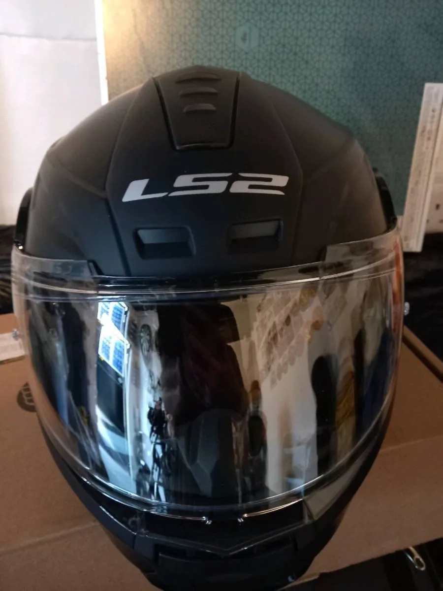 LS2 SCOPE 2 FLIP HELMET.. WHEEL CHOCK. BOTH NEW - Image 2