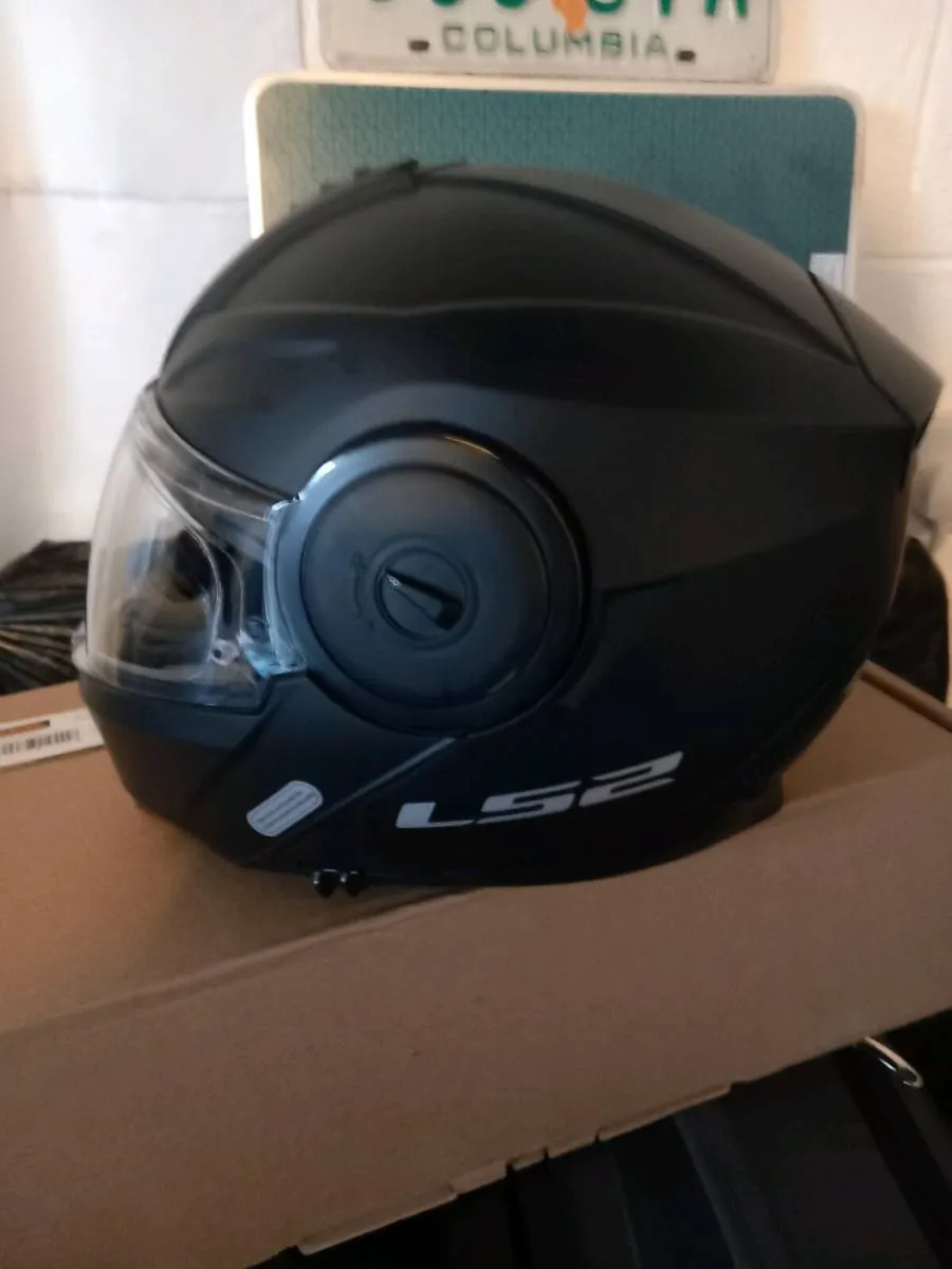 LS2 SCOPE 2 FLIP HELMET.. WHEEL CHOCK. BOTH NEW - Image 3