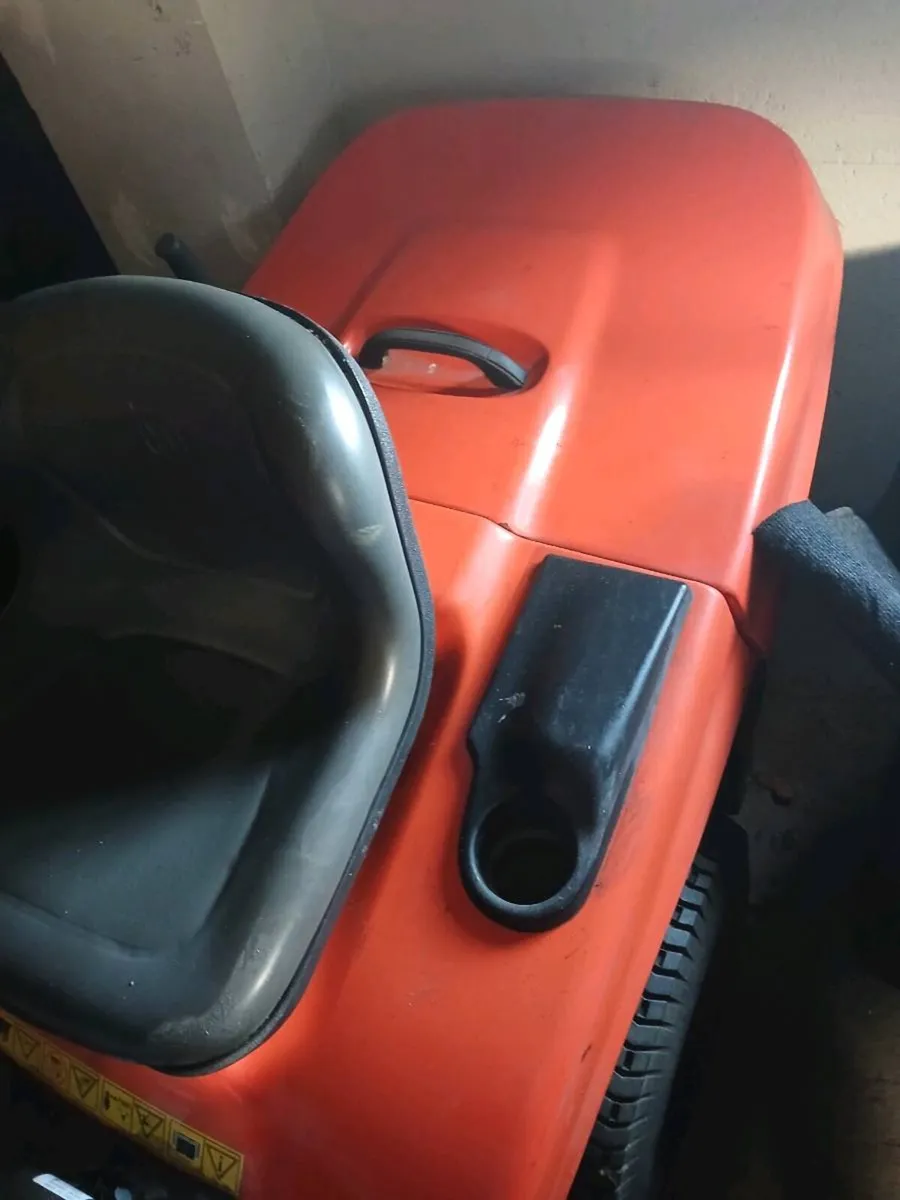 Husqvarna 17hp hydrostatic - Image 2