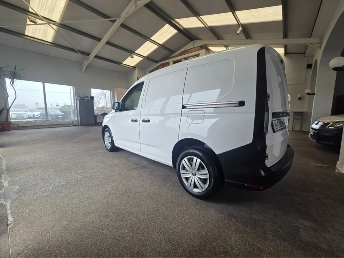 Volkswagen Caddy CARGO TDI 75HP MANUAL 6SPEED FWD - Image 2