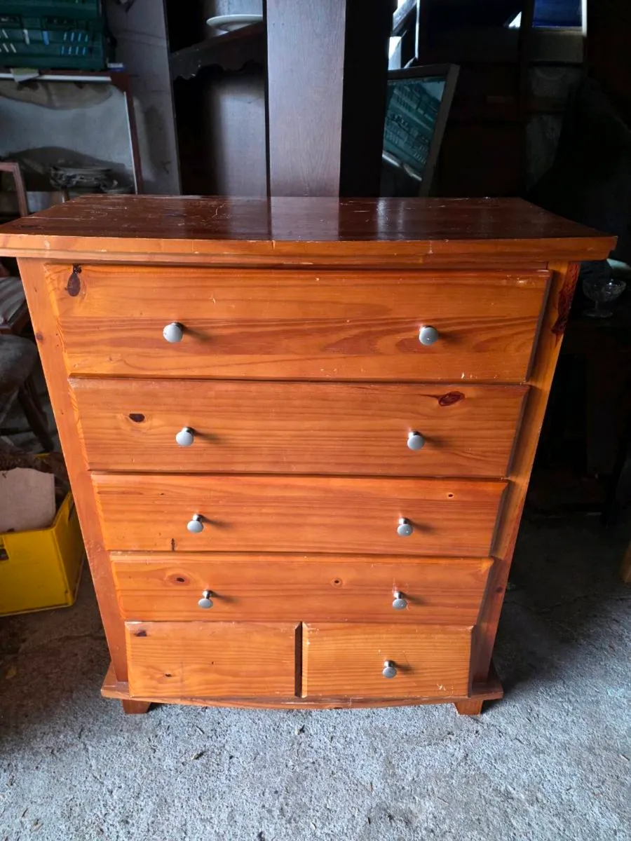 Chest of drawers