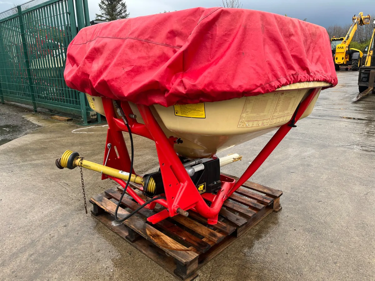 Vicon fertiliser sower - Image 1