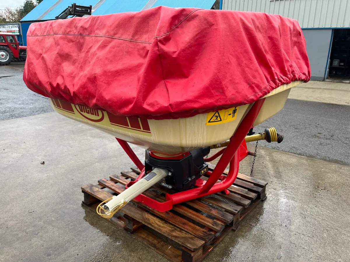 Vicon fertiliser sower - Image 3