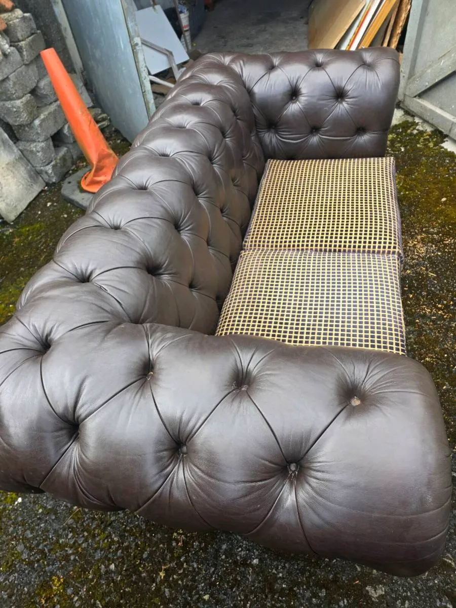 Chesterfield leather sofa - Image 2