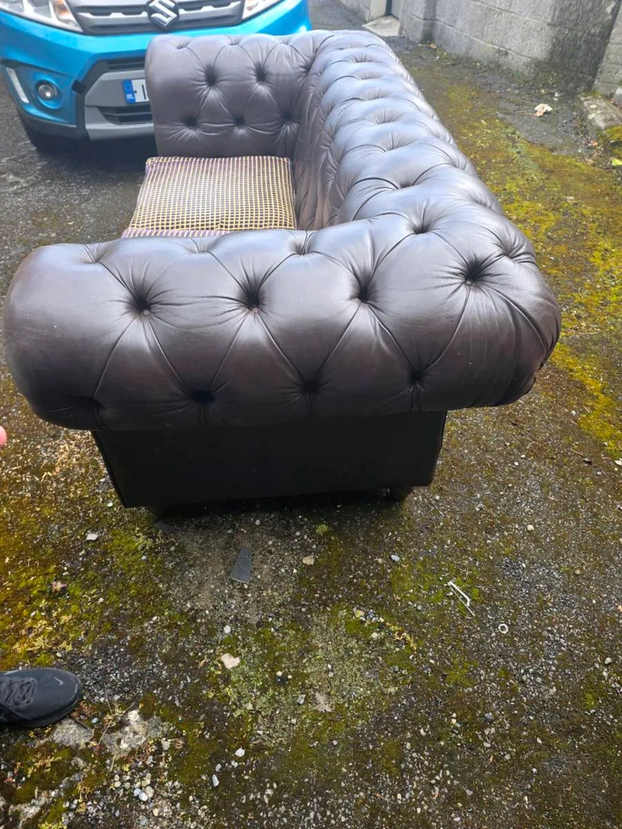 Chesterfield leather sofa - Image 4