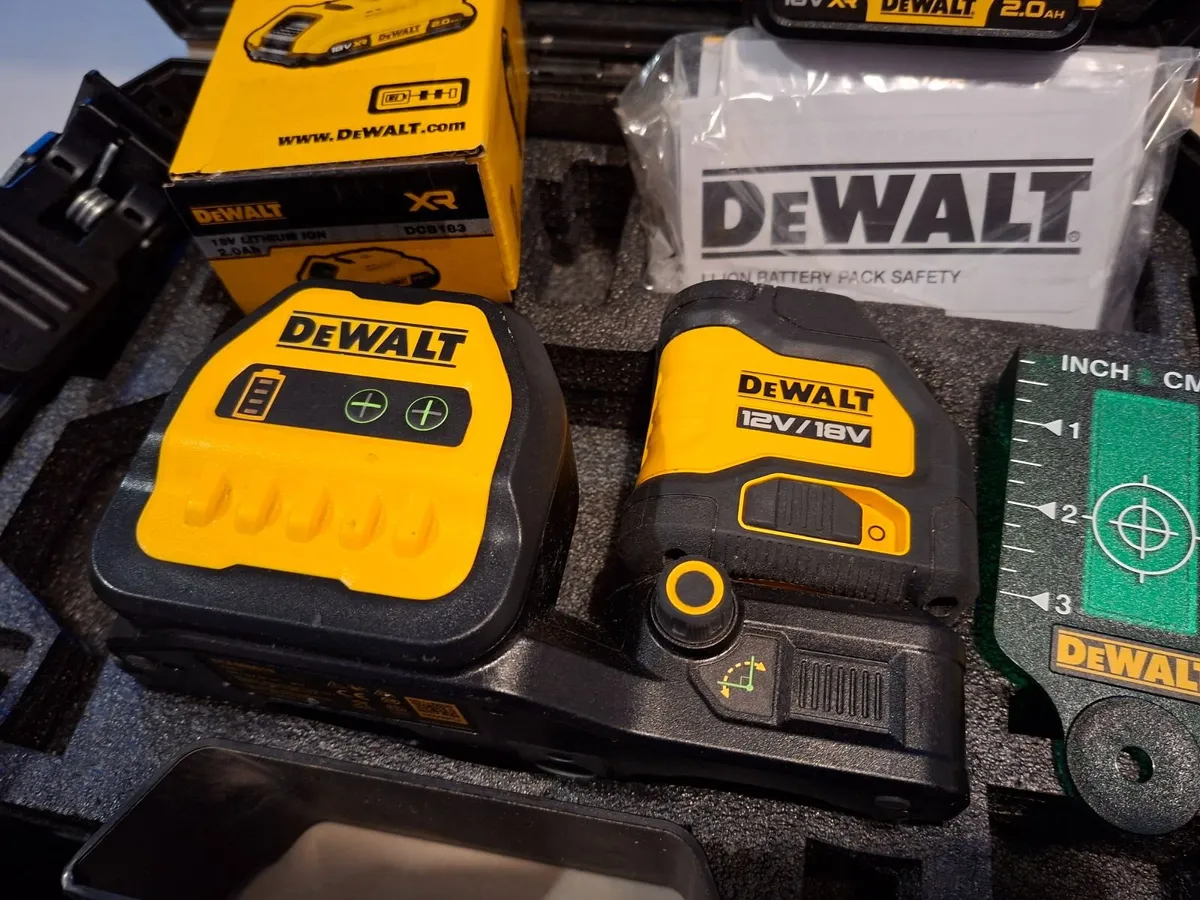 Dewalt DCE088G18 Cross Line Green Beam Laser - Image 2