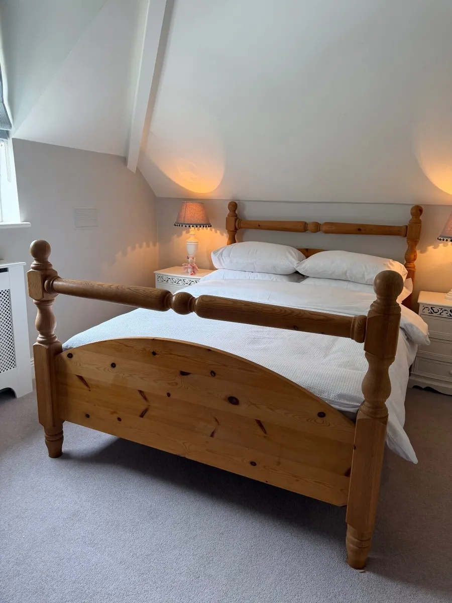 4ft 6 solid pine bed in immaculate condition - Image 1