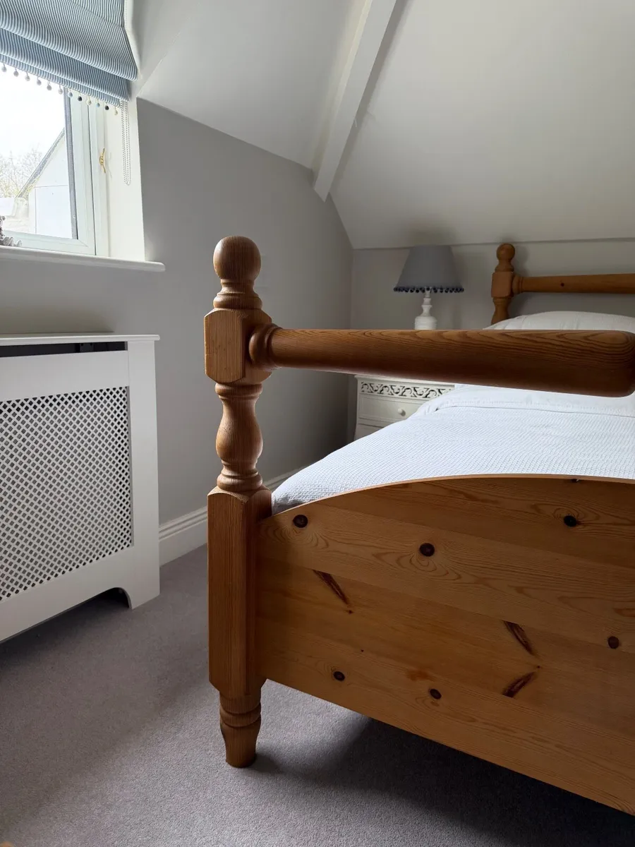 4ft 6 solid pine bed in immaculate condition - Image 4