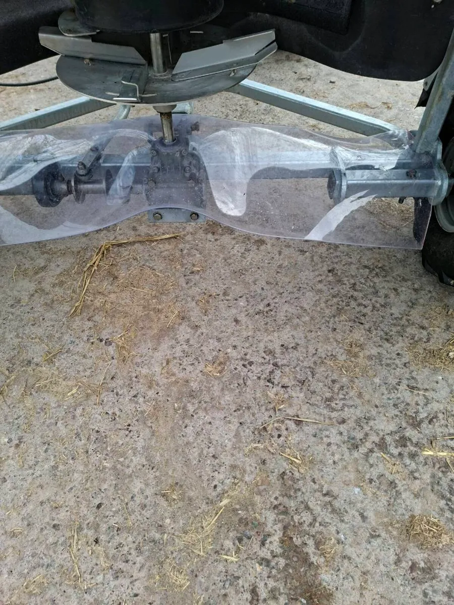 JFC fertiliser  spreader - Image 2
