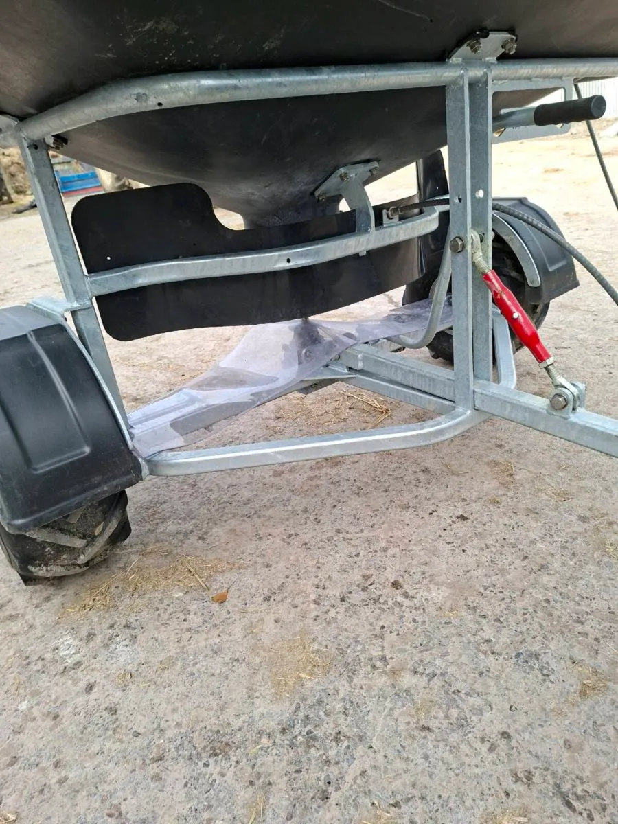 JFC fertiliser  spreader - Image 3