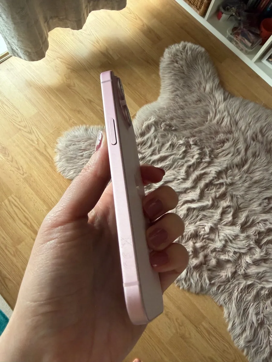 iPhone 15, 128GB, Pink - Image 3
