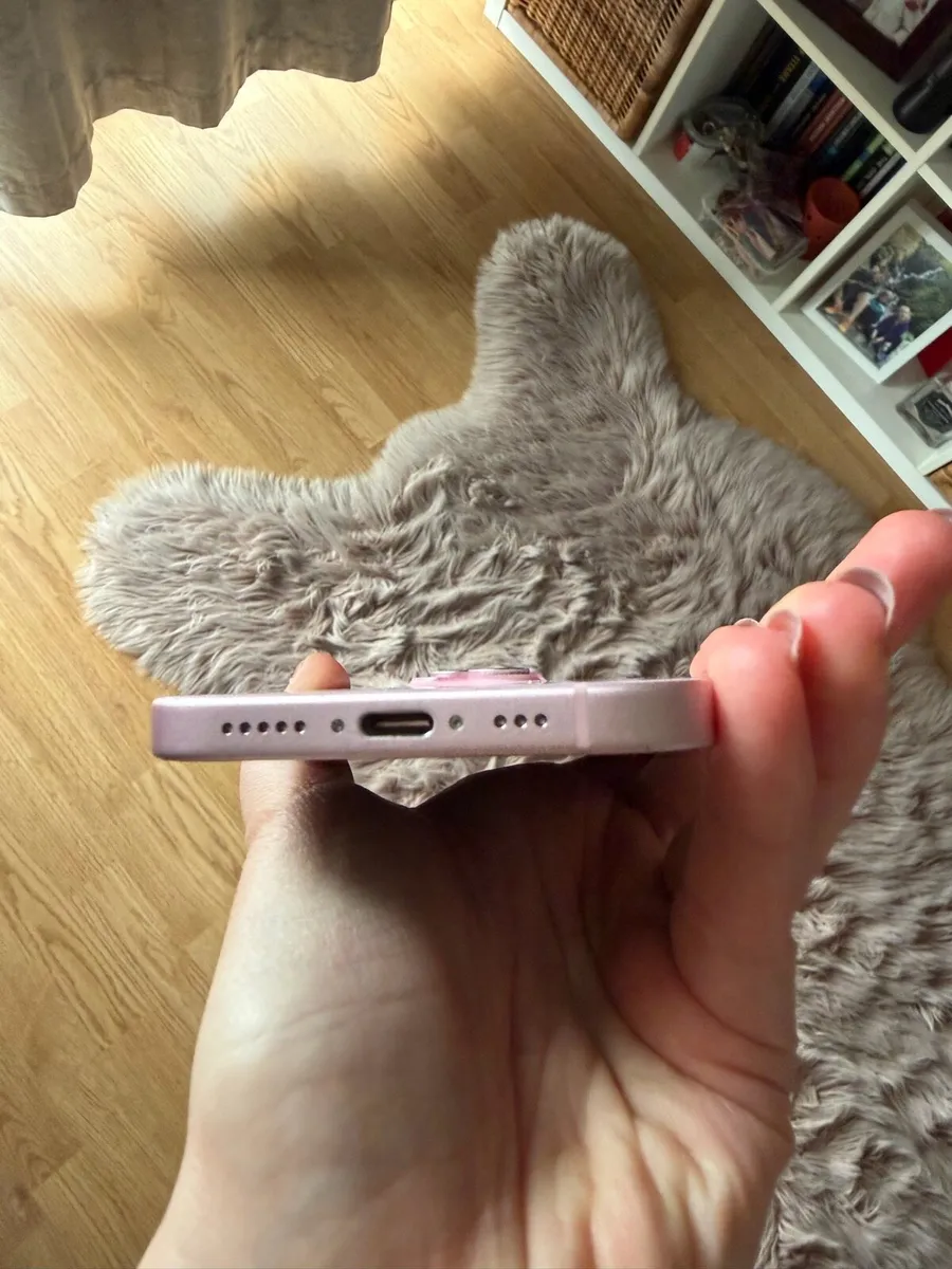iPhone 15, 128GB, Pink - Image 4