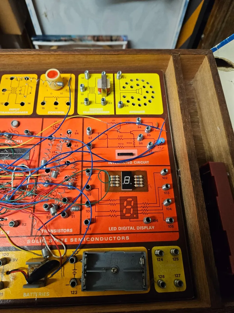 Vintage Electronic Project Kit - Image 2