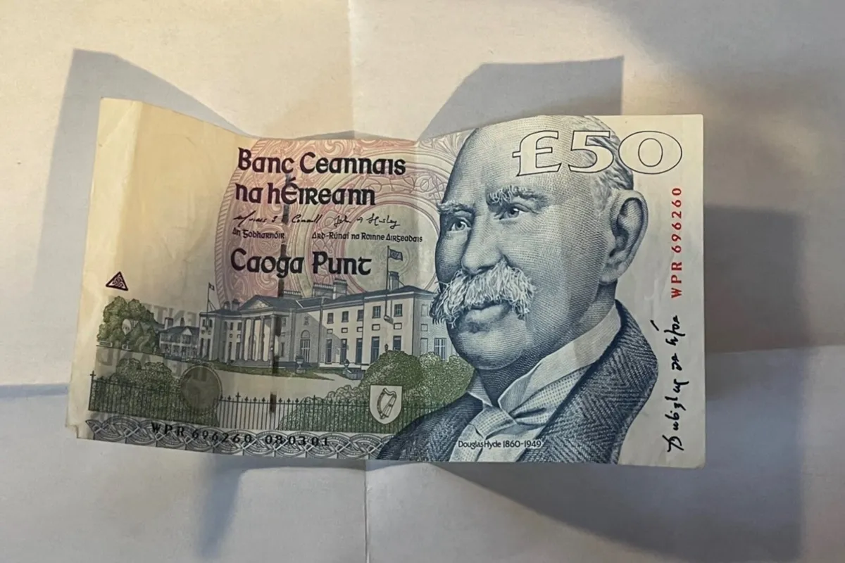 Old notes 50punts and 10s - Image 1