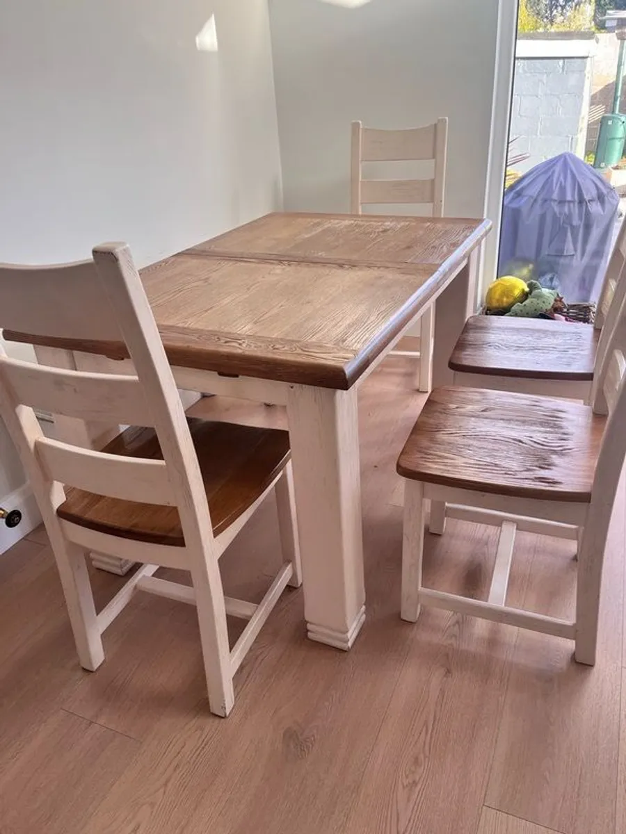 Dining table and chairs - Image 1