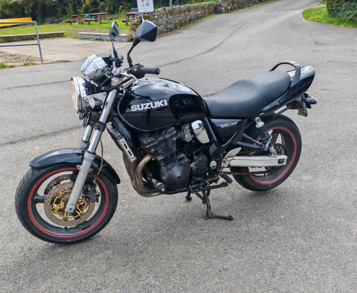 Suzuki GSX750 1998 - Image 2