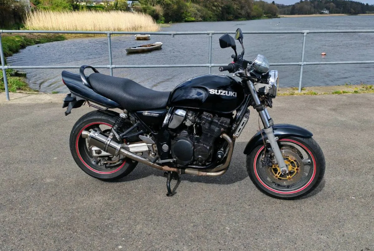 Suzuki GSX750 1998 - Image 1