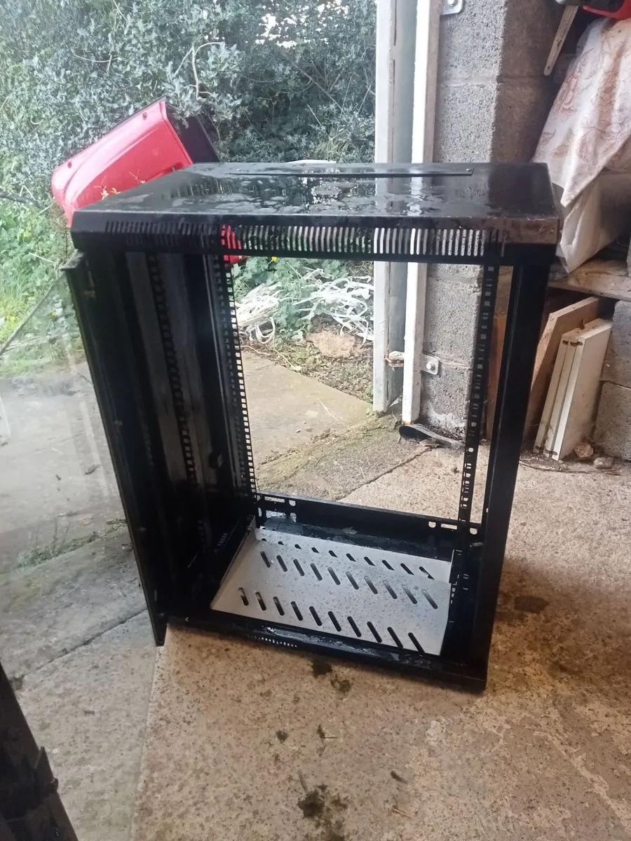 Cabinet for patch panels - Image 3