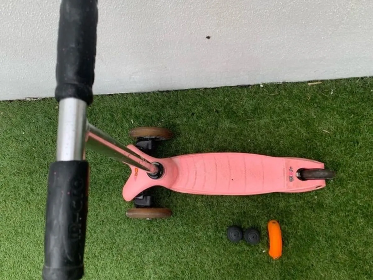 Mini Micro Classic Scooter Plus Free Hand Covers & - Image 2