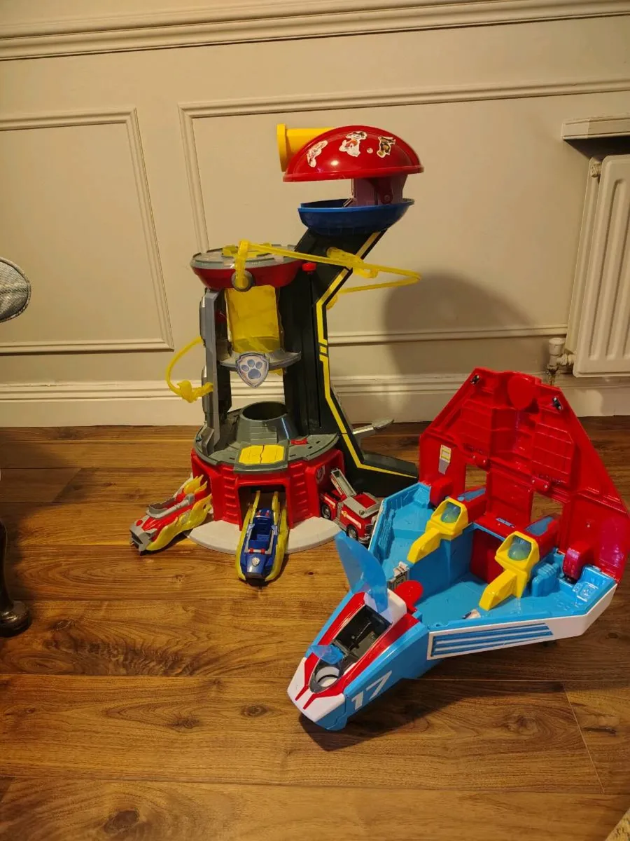 Paw Patrol Tower plus Paw Patrol Jet - Image 2