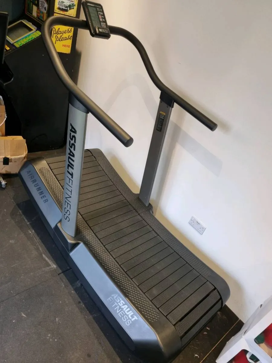 Assault runner pro curved treadmill (8 miles use) - Image 2